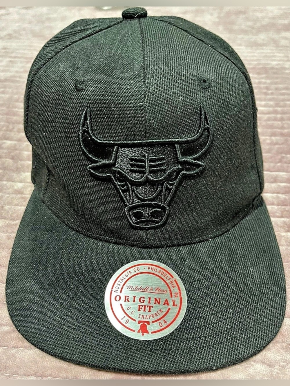 Chicago Bulls NBA Snapback Mitchell & Ness Black on Black Logo Pink Underbill
